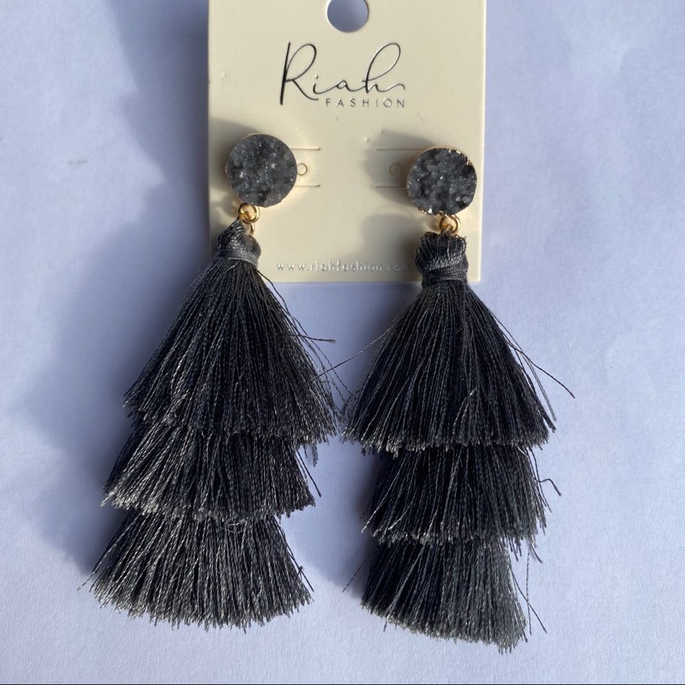 3 for $25✨ NWT Grey Druzy Drop Tassel Earrings